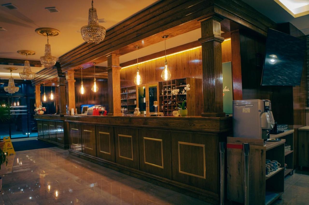 Hotel Villa Grande บูโกลโน ภายนอก รูปภาพ